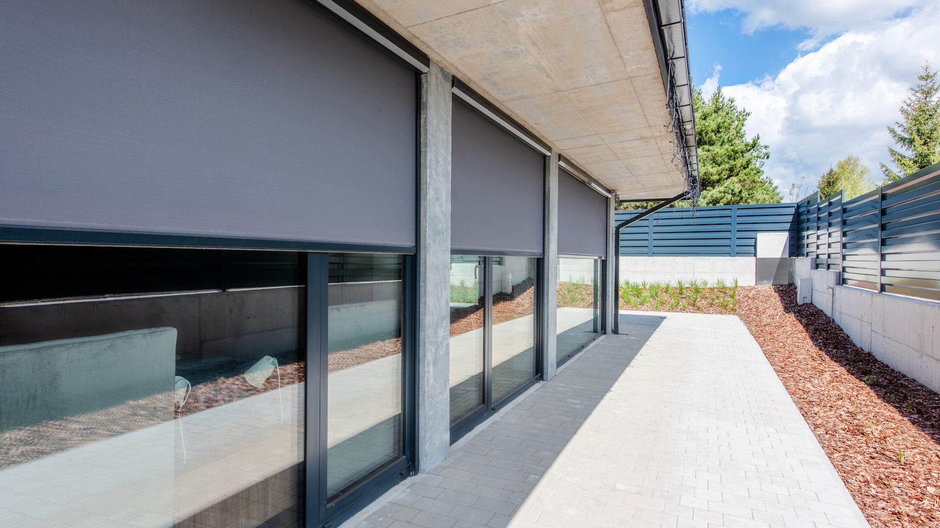 Jaluzele tip rulou la comandă